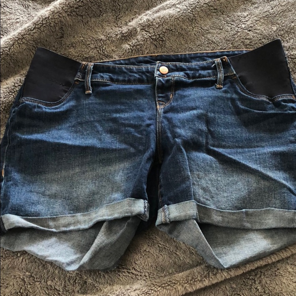 Maternity shorts
